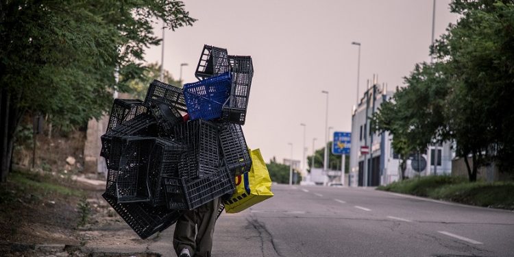 ‘L’uomo del mercato’, il corto di Paola Cireddu racconta la dignità nella disfatta