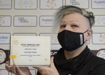 Giacomo Pisano di Nemesis Magazine premiato dalla Total Fashion Academy per l’articolo contro il razzismo