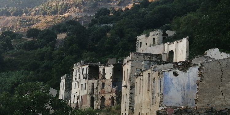 Gairo vecchia, un paese fantasma in Sardegna