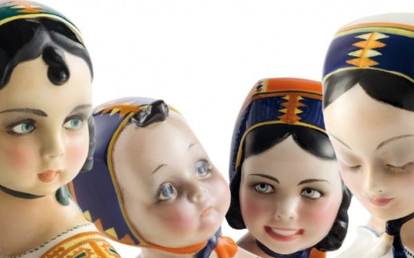 I colori dell’abito di Desulo. Dalla tradizione a fenomeno pop con quella cuffia che non piacque alla moglie di Antonio Gramsci