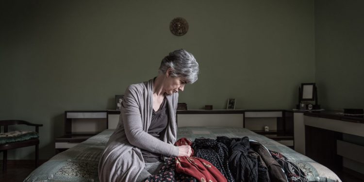 Il dramma del femminicidio attraverso lo sguardo di chi resta: in mostra a Cagliari i ritratti di Stefania Prandi