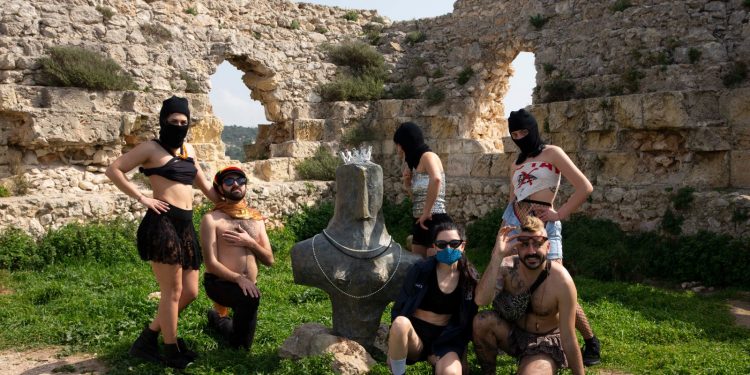 Movimento antimilitarista, un calendario ironico per raccontare l’operazione ‘Lince’