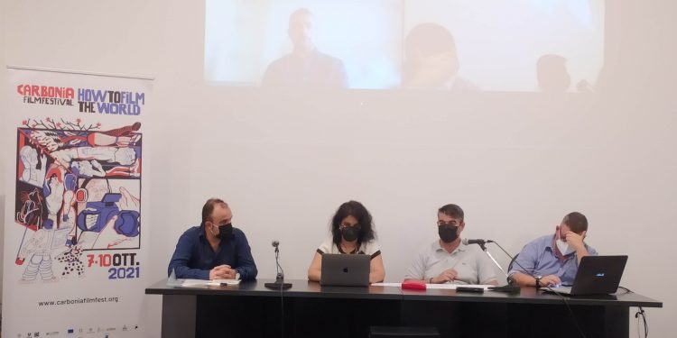 Non solo cinema, terza edizione a Carbonia per il festival How to film the World. Tra gli ospiti Alexander Nanau, Alessandro Cassigoli e Casey Kauffman