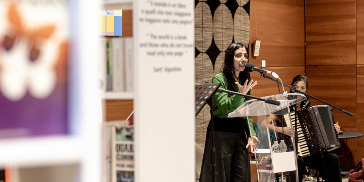 Pazza Idea porta poesia e musica in aeroporto, anteprima in attesa del festival di novembre