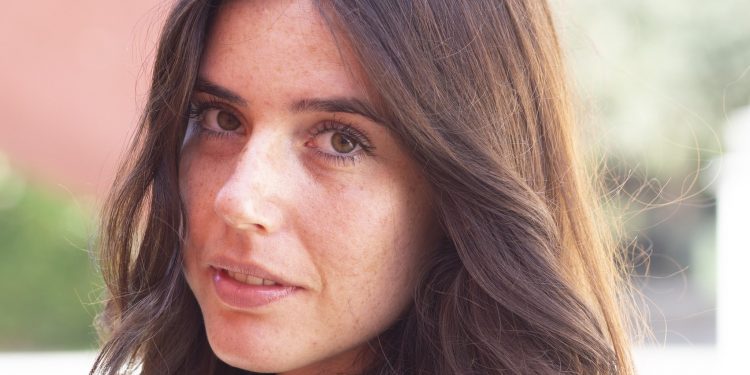 Alice Urciuolo, il libro ‘Adorazione’ è una medaglia a due facce