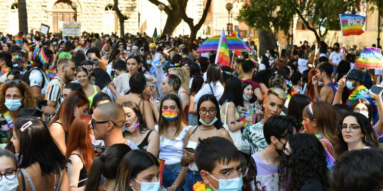 Giovani e pandemia, un’inchiesta svela angosce e speranze degli under 30