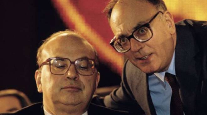Craxi con Rino Formica e gli occhiali anni '80
