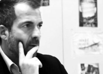 “È gradita la camicia nera”, l’inquietante fotografia dell’Italia nazista al Festival Pazza Idea con Paolo Berizzi