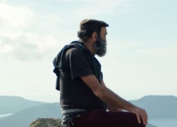 Ritorno all’Asinara, il docufilm di Francesco Tomba ‘Dove nasce il vento’ racconta il viaggio di un ex detenuto nell’isola-carcere