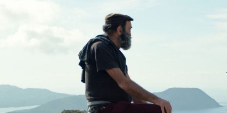 Ritorno all’Asinara, il docufilm di Francesco Tomba ‘Dove nasce il vento’ racconta il viaggio di un ex detenuto nell’isola-carcere