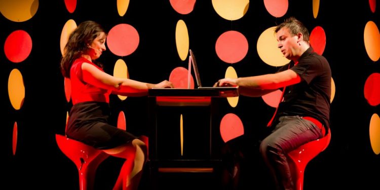 Teatro, Origamundi racconta “Questo pazzo amore” con Ivano Cugia e Cristina Orrù