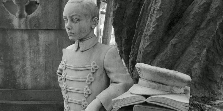 Il giardino degli angeli. La mortalità infantile nella Cagliari preindustriale vista attraverso l’arte funeraria del cimitero di Bonaria