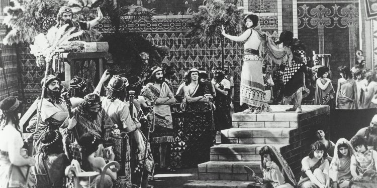 “L’ombra della luce”, al via a Sassari una rassegna sulla storia del cinema con 99 appuntamenti in tre anni