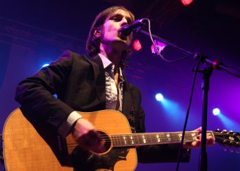 Semplicemente Accade, Francesco Bianconi