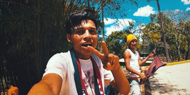 ‘Flotando’: il futuro non è ancora scritto. Il docufilm di Valentina Bifulco finalista al Reels International Film Festival