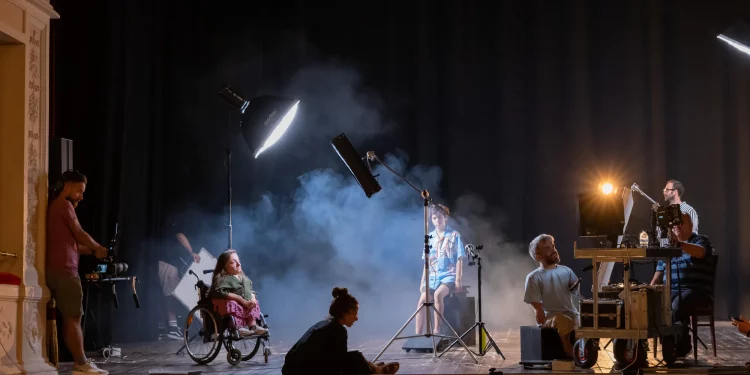 Al.Di.Qua Artists, un video manifesto per superare i muri tra arte e disabilità