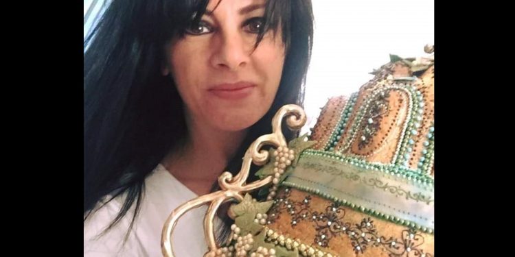 Cuori, pavoncelle e torri di mandorle, un tesoro di dolcezze nelle mani di Anna Gardu