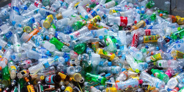 Dalla plastica ai carburanti, gli alchimisti di oggi contro il carobenzina