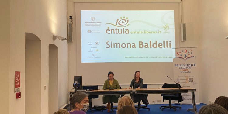 Simona Baldelli racconta la storia di Alfonsina Strada, in sella alla sua bici per sfidare tutti i limiti