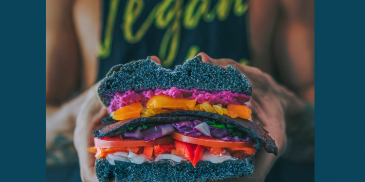 Mangiare carne rende più uomini? L’esperta Alessandra Guigoni: “Servono altri modelli”