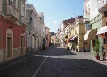 L’Isola dei libri, incontri e letteratura nello splendido scenario di Carloforte fino al 7 agosto