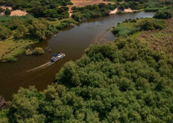 Musica e suoni sulla foce del Coghinas, arriva a Valledoria il festival Ruina Sonora. In scena Howie B