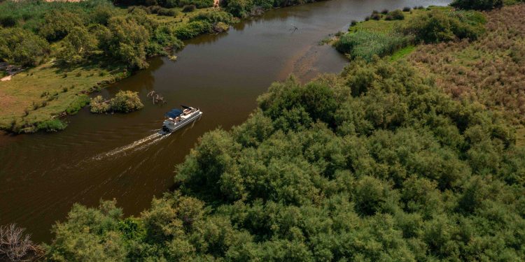 Musica e suoni sulla foce del Coghinas, arriva a Valledoria il festival Ruina Sonora. In scena Howie B