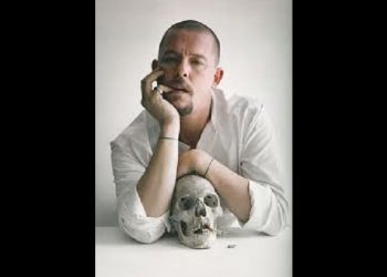 Alexander McQueen, l’artista sensitivo che parlò di un mondo inabitabile quando il clima non era nella nostra agenda