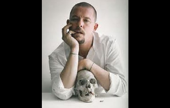 Alexander McQueen, l’artista sensitivo che parlò di un mondo inabitabile quando il clima non era nella nostra agenda