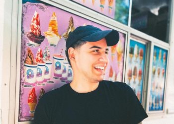 Devon Rodriguez e quei ritratti in metropolitana, il dono del disegno che diventa dono di gioia