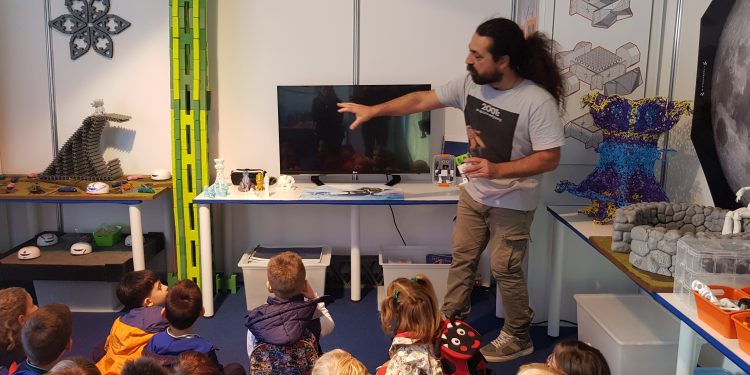 Dalle galassie lontanissime ai minuscoli microbi, un mondo di saperi per la nuova edizione di FestivalScienza