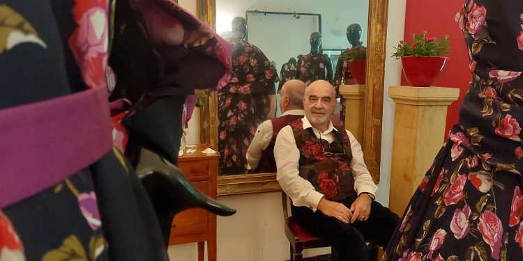 Luciano Bonino apre il suo atelier cagliaritano per l’evento Apriti moda tra un mare di rose