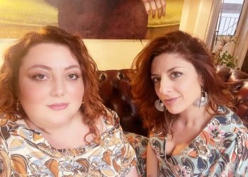 Una magia per voce e chitarra, il duo Ebbanesis a Cagliari per Spettacolo Aperto