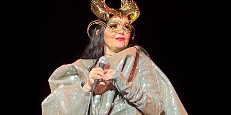 Tre video e un nuovo disco. Björk annuncia così il suo ritorno dopo cinque anni di apparente silenzio
