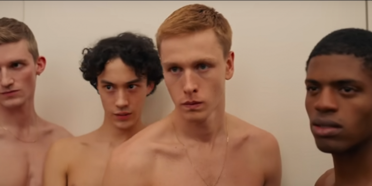 Sguardo Balenciaga o sguardo H&M? Dalla commedia “The triangle of sadness” la domanda sui volti della moda