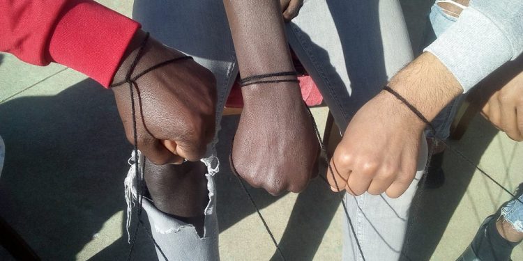 Mens sana in corpore migrantis, dalla Sardegna un vademecum su esperienze ed emozioni di giovani migranti