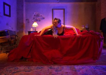 Teatro, alle Saline di Cagliari va in scena “Molly Bloom”, intenso monologo dall’Ulisse di Joyce per la regia di Pierpaolo Sepe