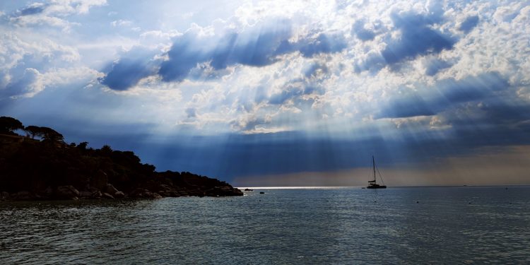 Lotta tra luce e oscurità