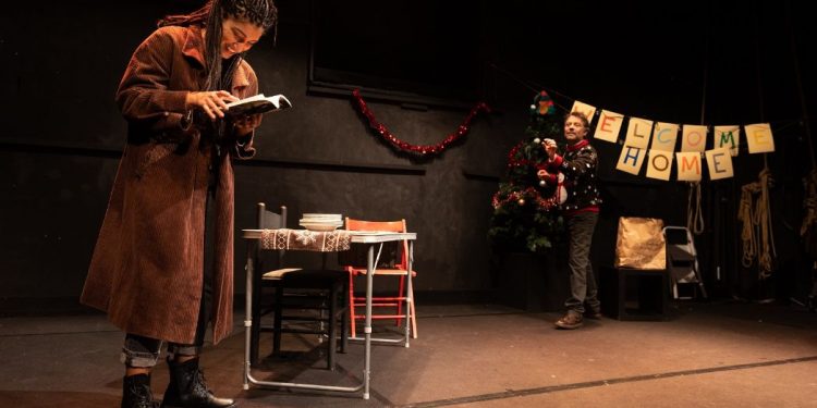 Il Natale acido di “Snowflake” firmato Mike Bartlett inaugura la rassegna “Il Terzo Occhio” di CeDAC, spettacoli a Cagliari, Alghero e Nuoro