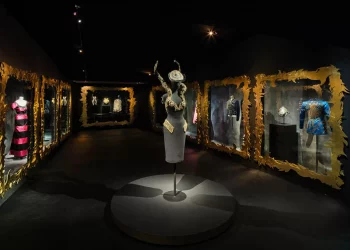 Shocking! In mostra a Parigi il mondo surreale di Elsa Schiaparelli
