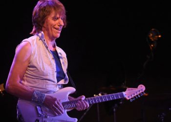 La chitarra ha una corda in meno. Il mondo della musica piange Jeff Beck