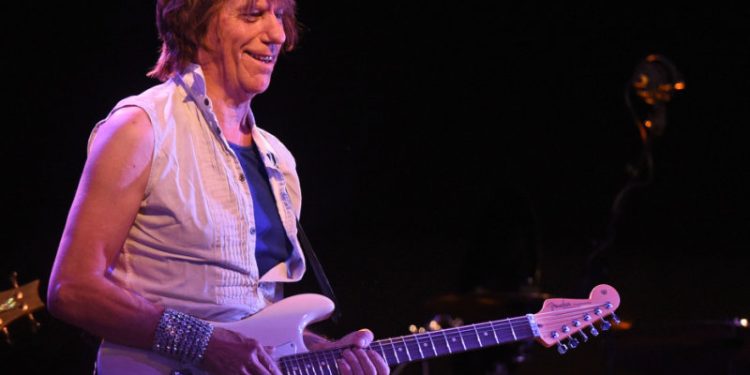 La chitarra ha una corda in meno. Il mondo della musica piange Jeff Beck