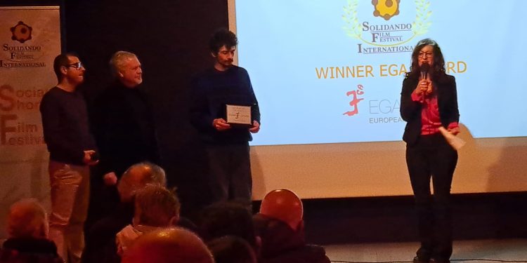 La sesta edizione del Solidando Film Festival a Cagliari premia il regista iraniano Farnoosh Abedi