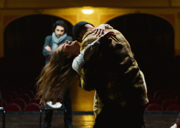 Creatività, emozioni e paure, come l’improvvisazione teatrale può cambiare la nostra vita secondo Tina Fey