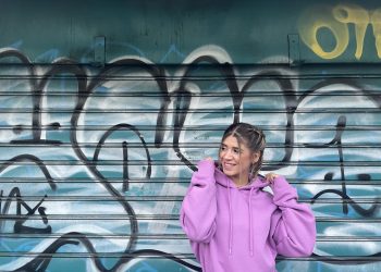 ‘Lughe’, il viaggio tra tradizione e contemporaneo della giovane musicista sarda Viò