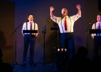 Quando la radio annunciò la fine del mondo. Gli Artisti Fuori Posto portano a teatro ‘La guerra dei mondi’