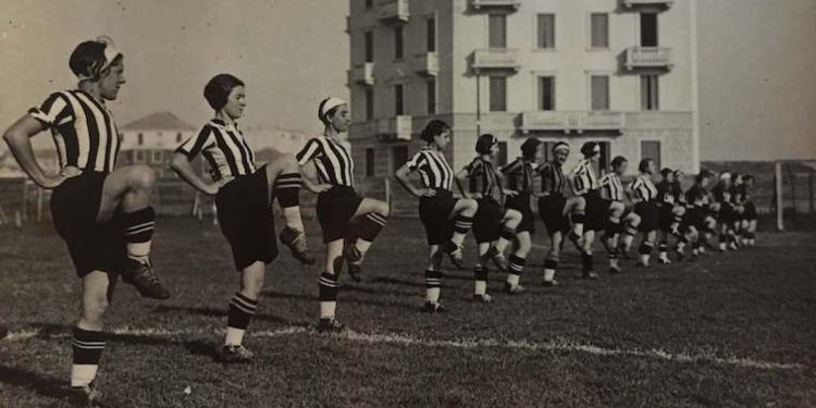 “Le fuorigioco”, Michele Vargiu porta in scena a Sassari la storia della prima squadra di calcio femminile