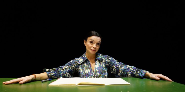 Elena Pau torna in scena a Cagliari nello spettacolo di Giuseppe Manfridi La supplente