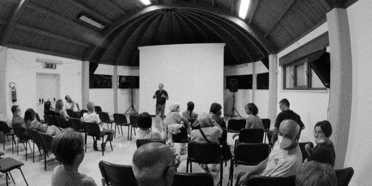 Dallo spopolamento al cinema come nuova occasione di rinascita. Genoni protagonista del corto “Su strangiu”