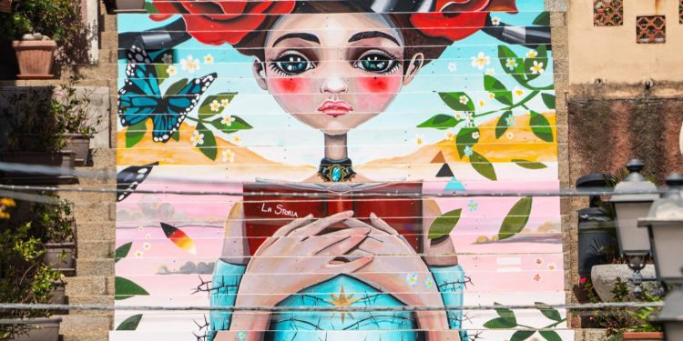 Condivisione, il murale di Giorgio Casu colora la scalinata di Arzachena